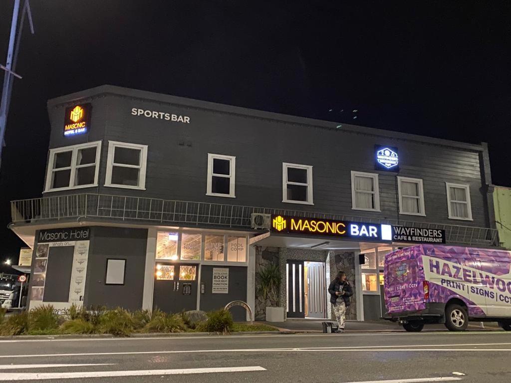 Masonic Hotel Waitara Kültér fotó