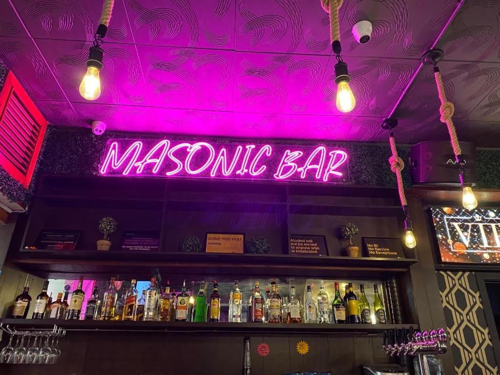 Masonic Hotel Waitara Kültér fotó