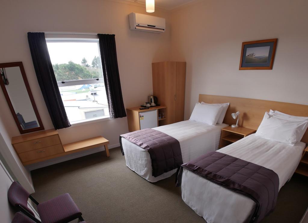 Masonic Hotel Waitara Szoba fotó