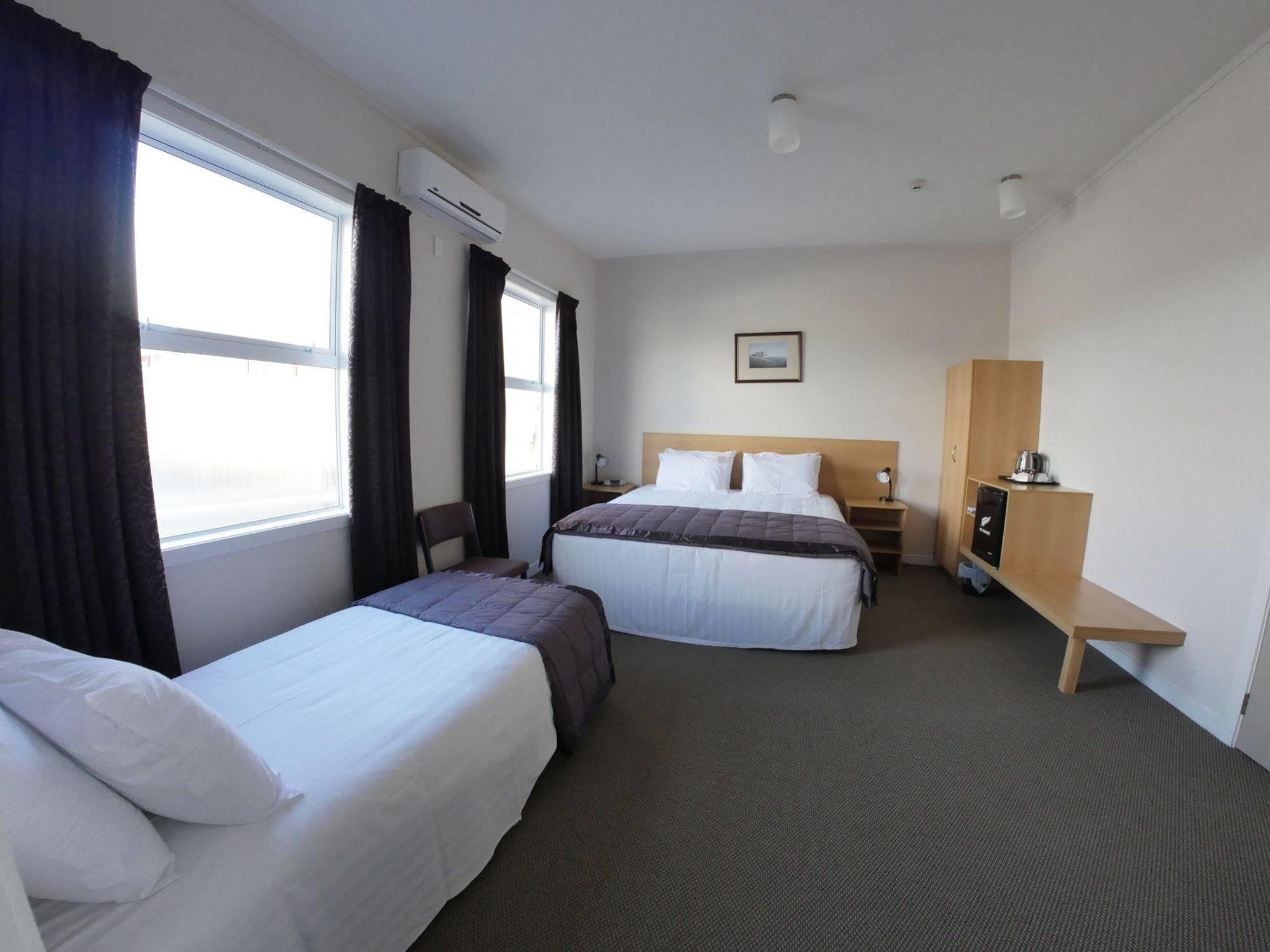 Masonic Hotel Waitara Kültér fotó