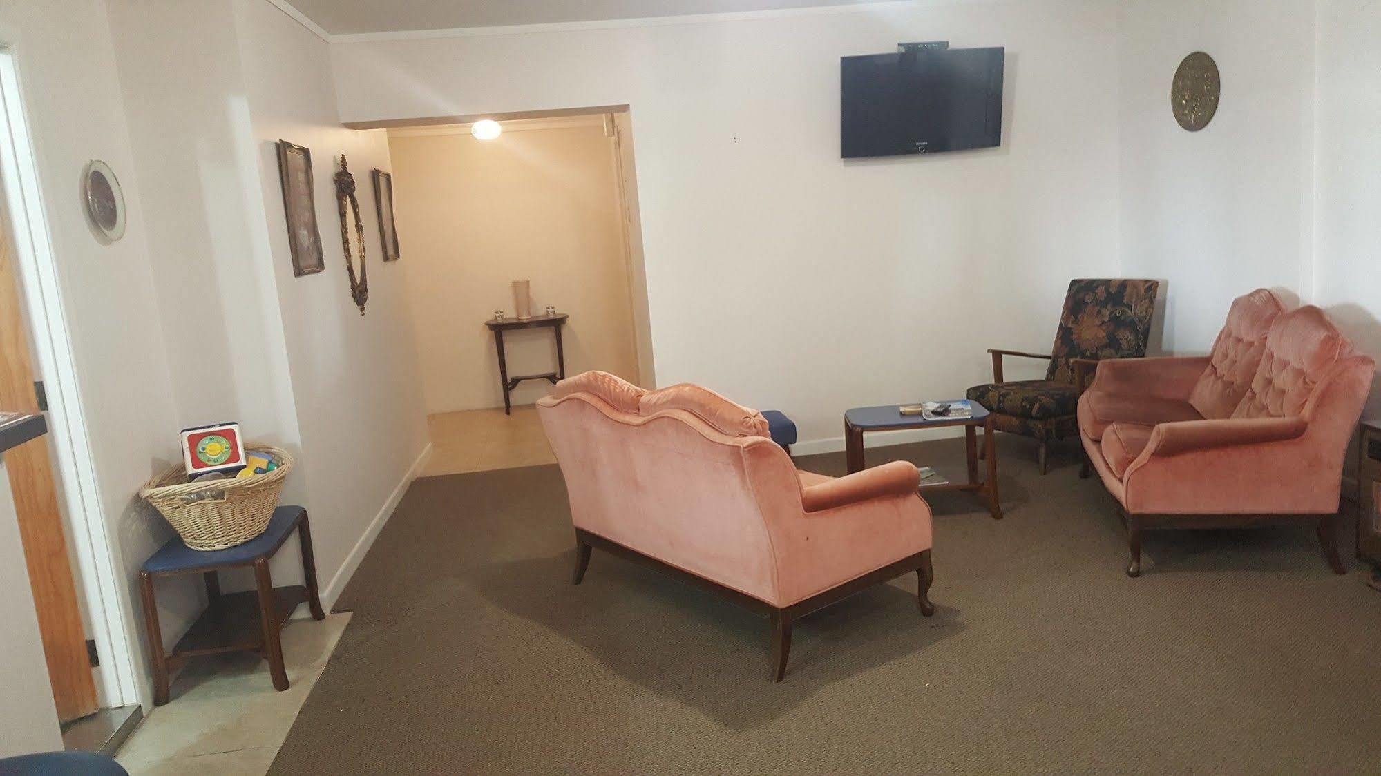 Masonic Hotel Waitara Kültér fotó