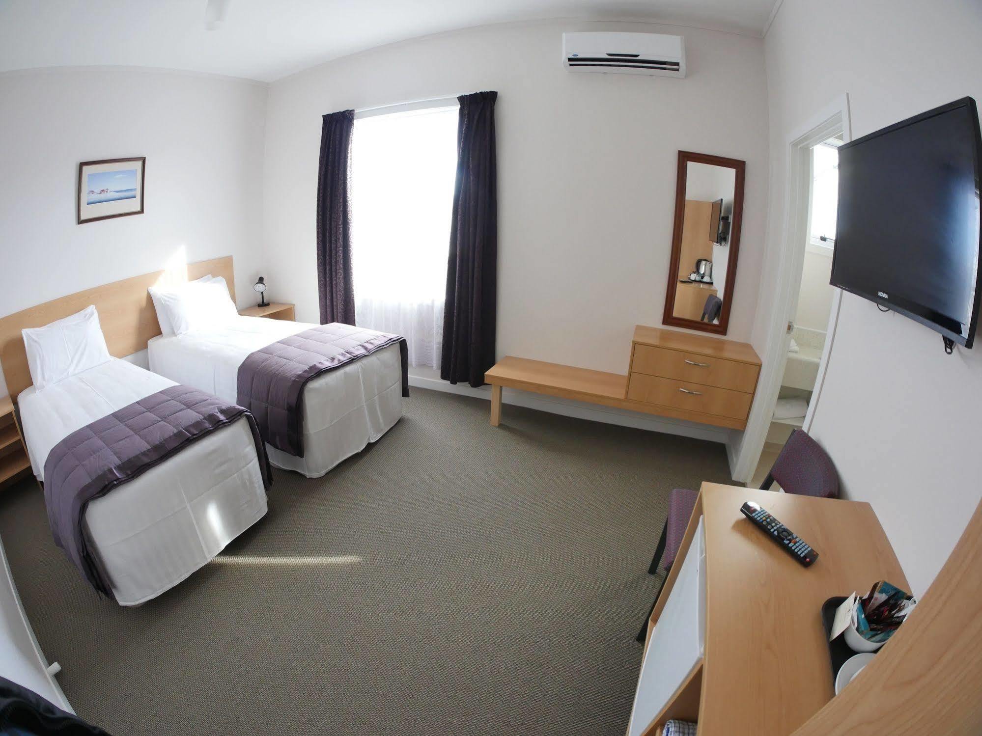 Masonic Hotel Waitara Kültér fotó